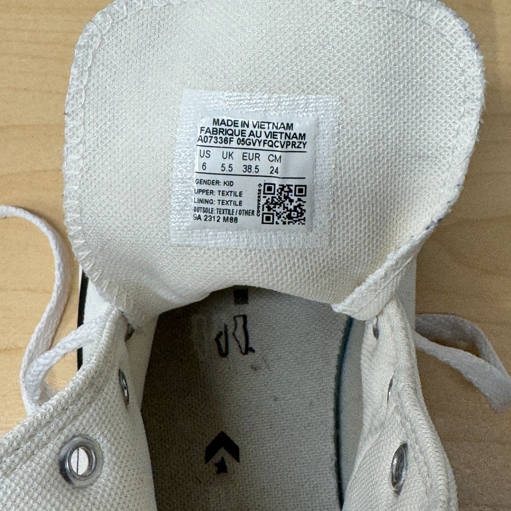 Converse Girl's Chuck High Top Sneakers Cream w Butterflies Size 6 Kid 38.5 Euro - Picture 2 of 9